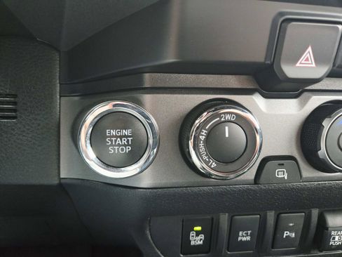 Used 2020 Toyota Tacoma TRD Off-Road w/ TRD Premium Off Road Package image 35