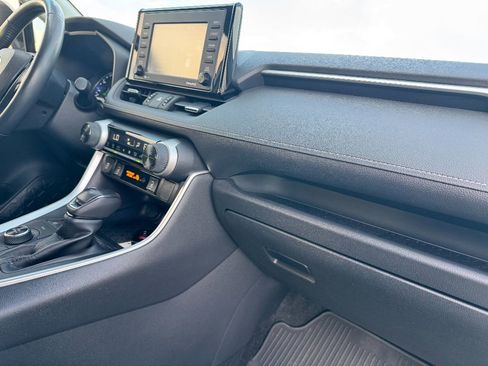 Used 2021 Toyota RAV4 XLE Premium image 24