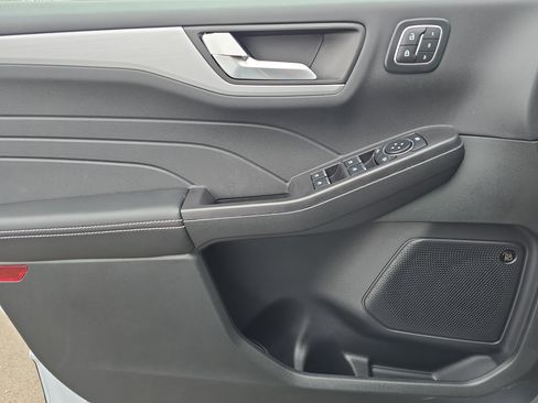 New 2026 Ford Escape PHEV w/ PHEV Premium Package image 8