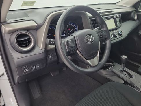 Used 2018 Toyota RAV4 LE AWD/4WD image 19