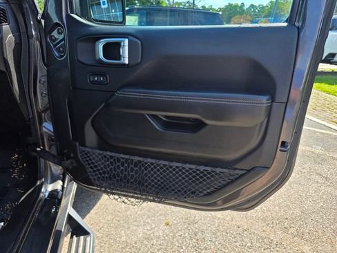 Used 2020 Jeep Wrangler Unlimited Sahara AWD/4WD image 8
