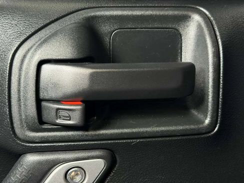 Used 2018 Jeep Wrangler Unlimited Rubicon w/ Connectivity Group AWD/4WD image 16