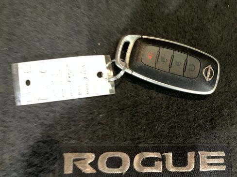 Used 2023 Nissan Rogue SV image 21