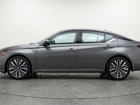 Used 2025 Nissan Altima 2.5 SV image 5
