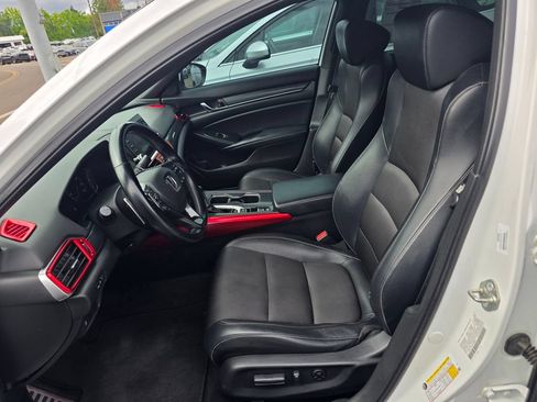 Used 2018 Honda Accord Sport image 4