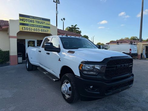 Used 2023 RAM 3500 Tradesman w/ Convenience Group image 9