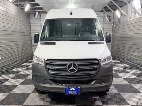Used 2021 Mercedes-Benz Sprinter 2500 image 3