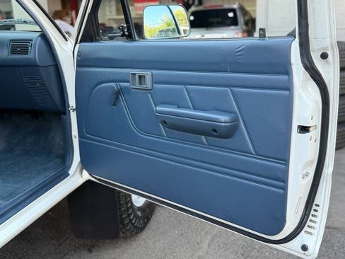 Used 1992 Toyota Pickup Deluxe AWD/4WD image 43
