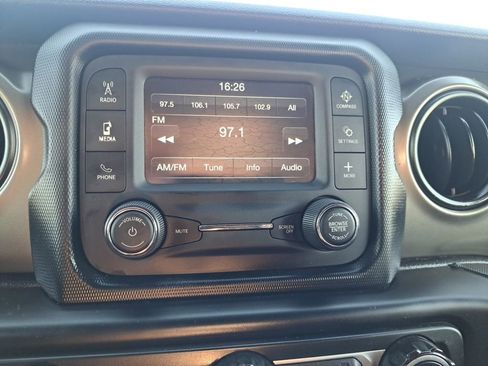 Used 2019 Jeep Wrangler Sport image 8