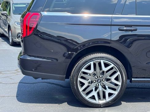 Used 2025 Ford Expedition Platinum w/ Platinum Ultimate Package AWD/4WD image 52