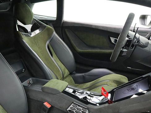 Used 2023 Lamborghini Huracan Sterrato image 40