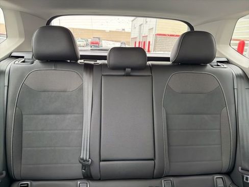 Used 2024 Volkswagen Taos SE image 31