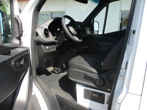 Used 2025 Mercedes-Benz Sprinter 2500 image 9