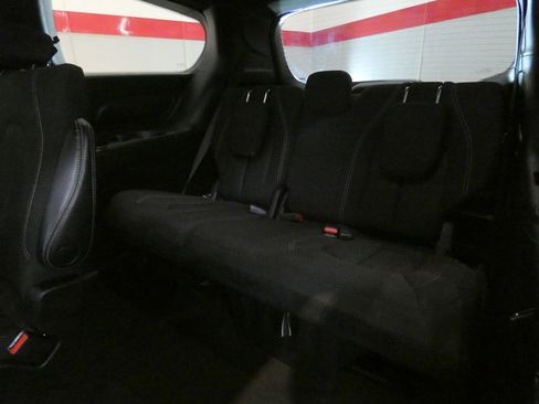 Used 2023 Chrysler Pacifica Touring FWD image 26