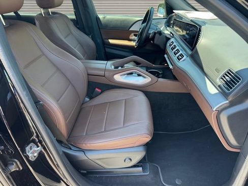 Used 2025 Mercedes-Benz GLS 450 4MATIC image 16