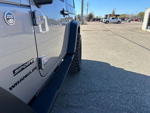 Used 2017 Jeep Wrangler Sport w/ Quick Order Package 24S AWD/4WD image 18