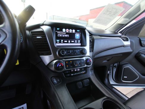 Used 2019 Chevrolet Suburban LT image 8