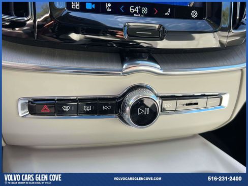 Used 2025 Volvo XC60 T8 Plus image 28