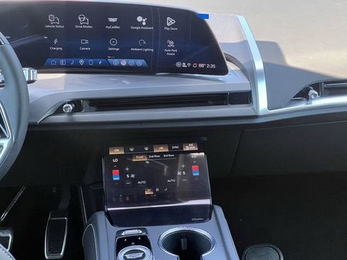 New 2026 Cadillac Vistiq Sport image 16