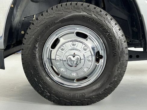 Used 2024 RAM 3500 Tradesman w/ Chrome Appearance Group AWD/4WD image 32