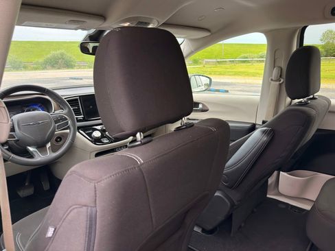 Used 2022 Chrysler Voyager LX FWD image 26