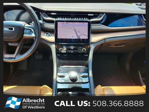 Used 2022 Jeep Grand Cherokee Summit w/ Adv Protech Group IV AWD/4WD image 14