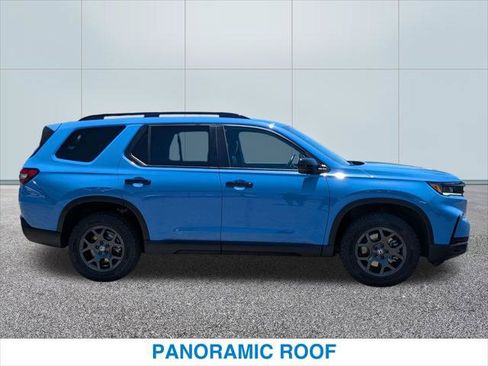 Certified 2025 Honda Pilot TrailSport image 6