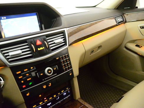 Used 2011 Mercedes-Benz E 350 4MATIC Sedan image 28