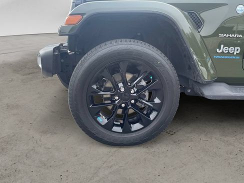 Used 2023 Jeep Wrangler Unlimited Sahara AWD/4WD image 14