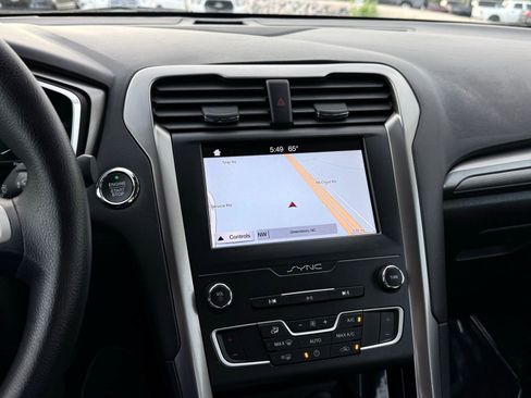 Used 2019 Ford Fusion SE FWD image 31