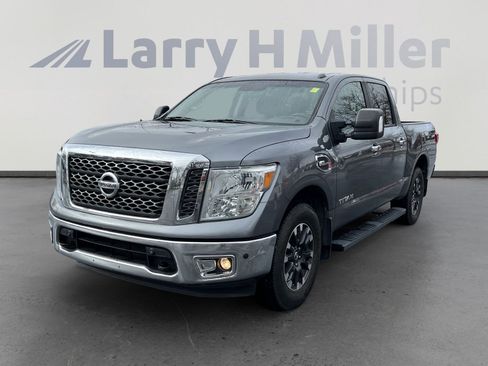 Used 2017 Nissan Titan SV image 1
