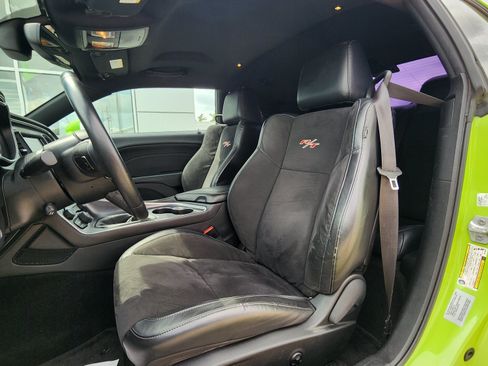 Used 2015 Dodge Challenger R/T Scat Pack w/ Leather Interior Group RWD image 9