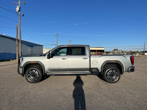 Used 2025 GMC Sierra 2500 Denali Ultimate AWD/4WD image 9