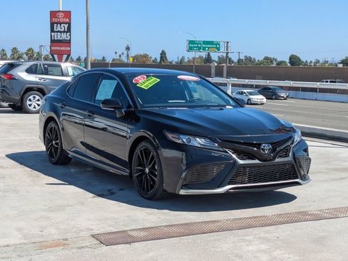 Used 2023 Toyota Camry XSE image 3