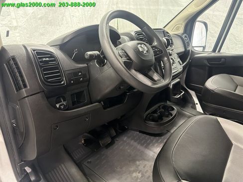 Used 2024 RAM ProMaster 2500 w/ Convenience Group FWD image 3