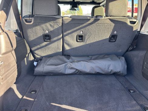 Used 2025 Jeep Wrangler Sahara image 30