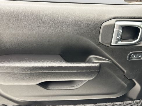 Used 2024 Jeep Wrangler Unlimited w/ Convenience Group AWD/4WD image 12