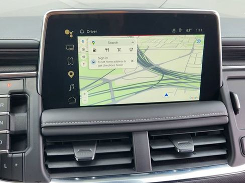 Used 2024 GMC Yukon SLT w/ SLT Luxury Package image 17