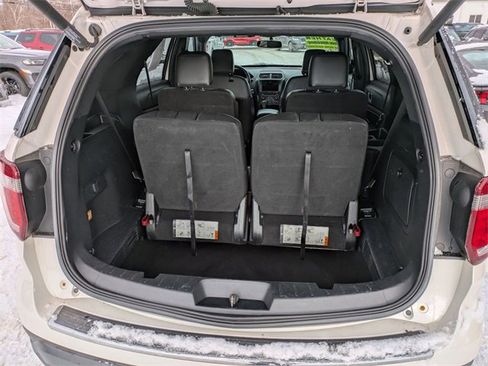 Certified 2018 Ford Explorer XLT w/ Equipment Group 202A image 22