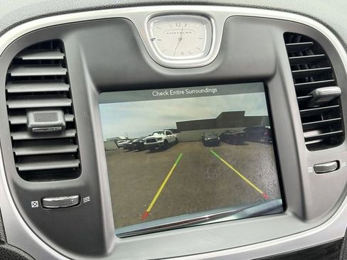Used 2019 Chrysler 300 Touring w/ Chrome Appearance Package RWD image 27
