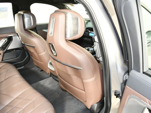 Used 2025 BMW 740i xDrive image 45