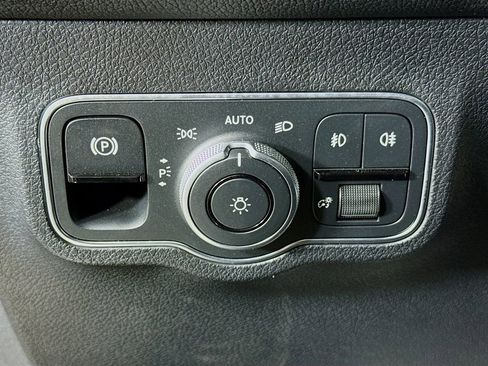 Used 2024 Mercedes-Benz GLB 250 image 10