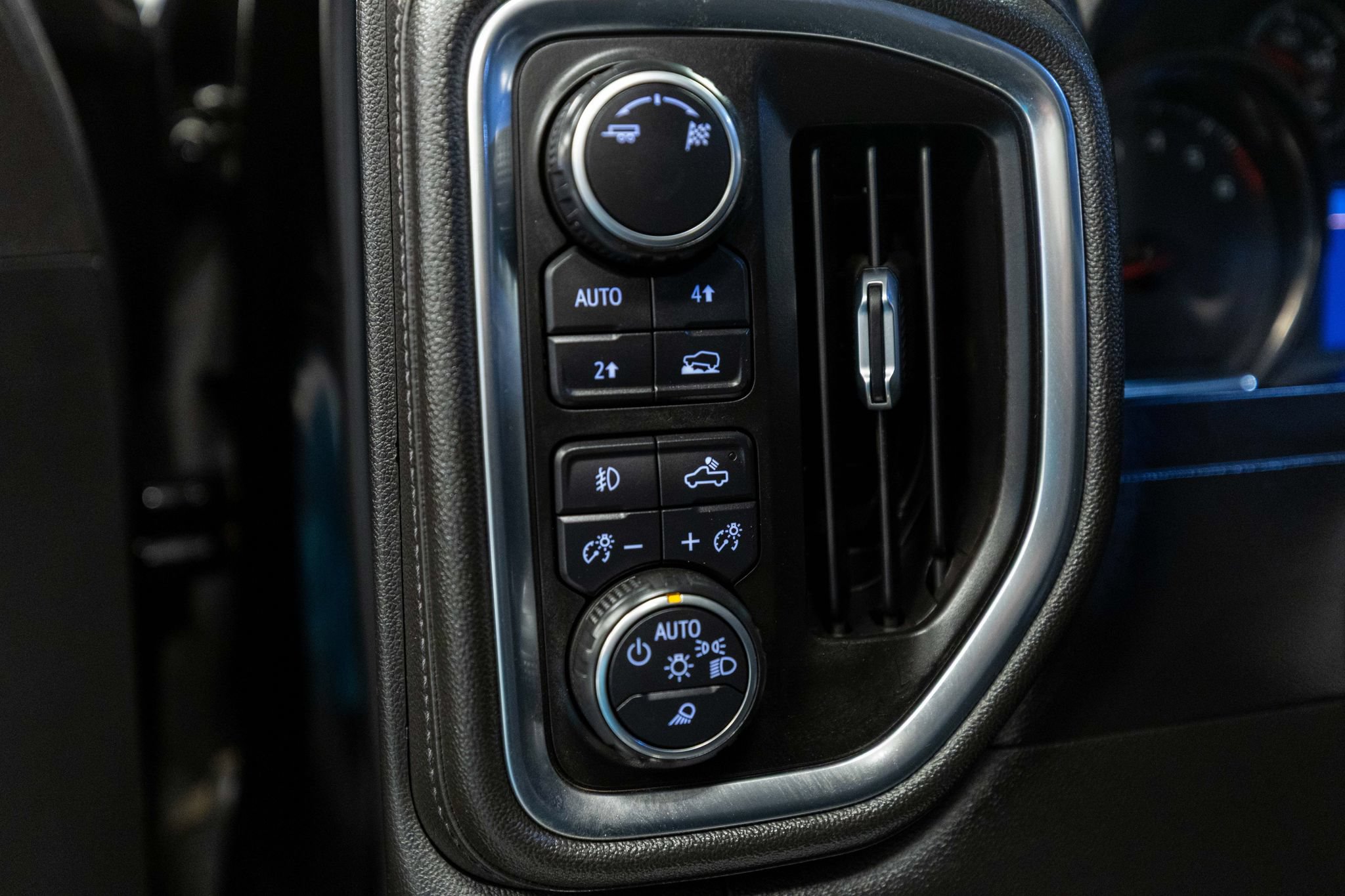Used 2019 Chevrolet Silverado 1500 LTZ w/ LTZ Plus Package AWD/4WD image 12