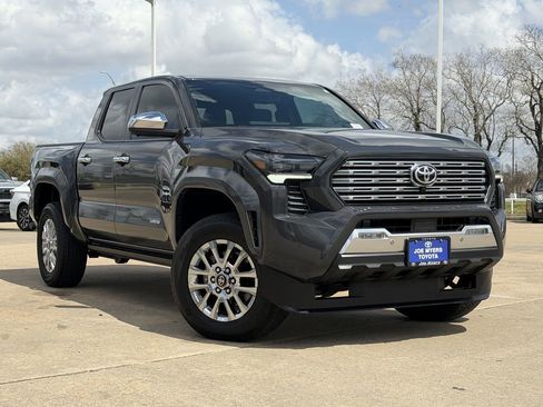 Used 2025 Toyota Tacoma Limited image 2