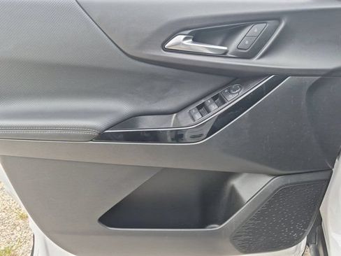 Used 2025 Chevrolet Equinox LT FWD image 11