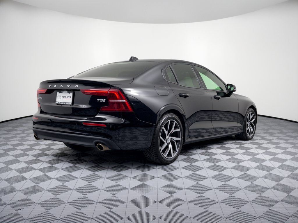 Used 2019 Volvo S60 T5 Momentum w/ Premium Package FWD image 9