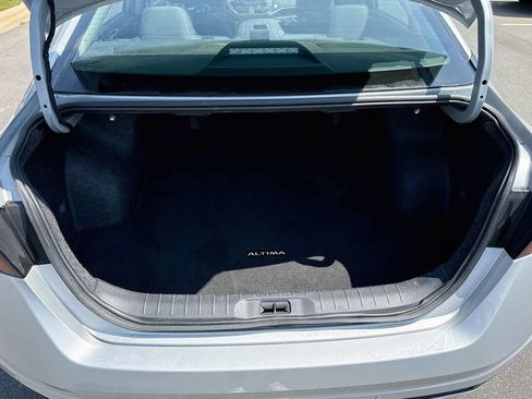 Used 2024 Nissan Altima 2.5 SV FWD image 27