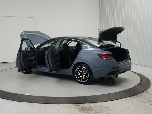 Used 2025 Nissan Sentra SR FWD image 14