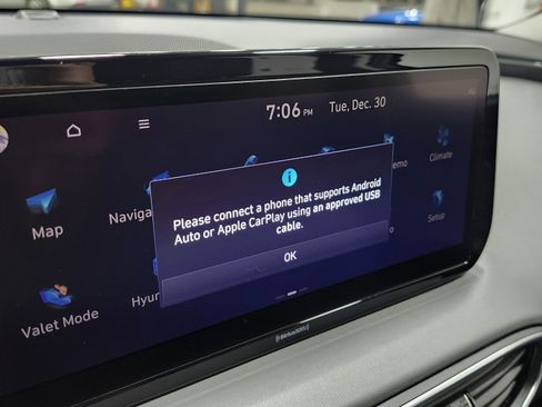 Used 2023 Hyundai Santa Fe SEL image 7