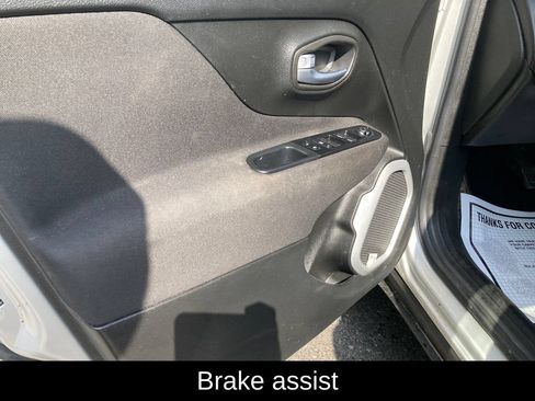 Used 2019 Jeep Renegade Latitude w/ Cold Weather Group AWD/4WD image 13